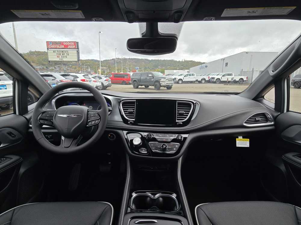 Thumbnail: 2026 Chrysler Pacifica - 15