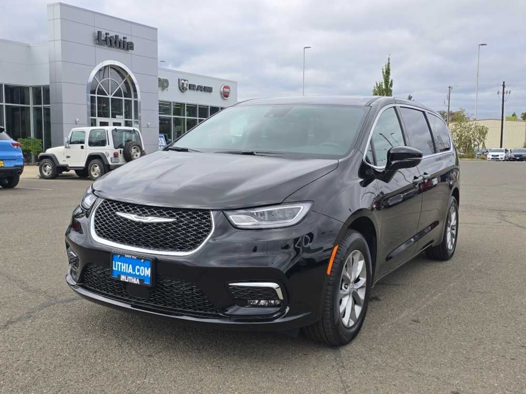 New 2026 Chrysler Pacifica Select Passenger Van