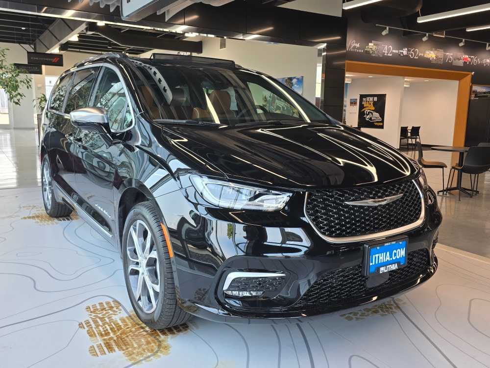 Thumbnail: 2026 Chrysler Pacifica - 7