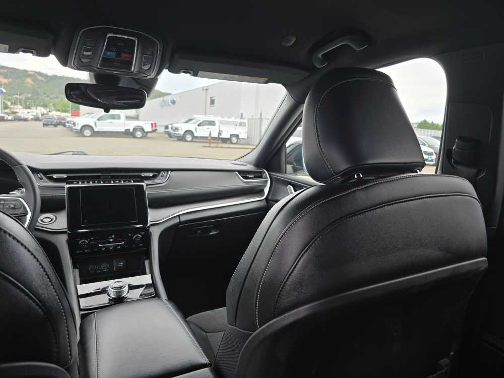 Thumbnail: 2024 Jeep Grand Cherokee - 13
