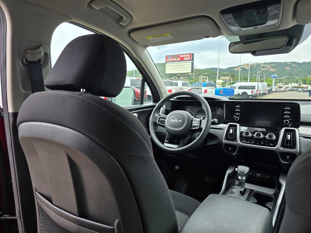 2022 Kia Sorento LX 10