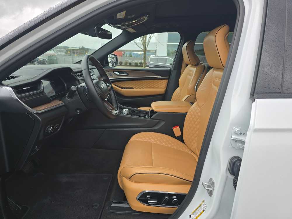 Thumbnail: 2022 Jeep Grand Cherokee - 8