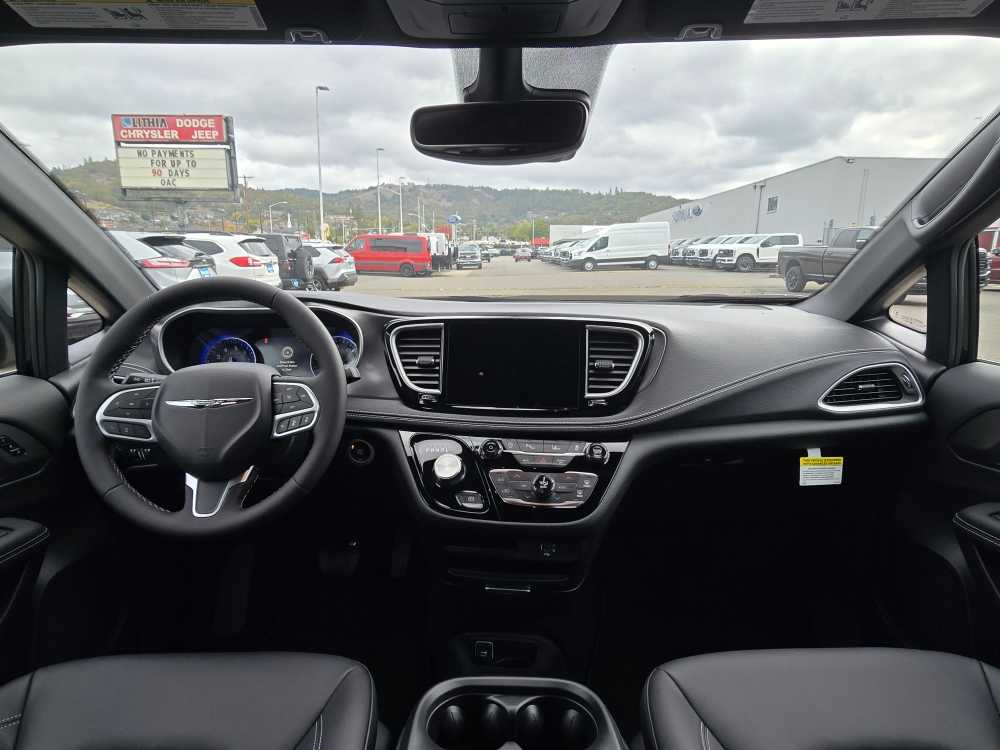 Thumbnail: 2026 Chrysler Pacifica - 15