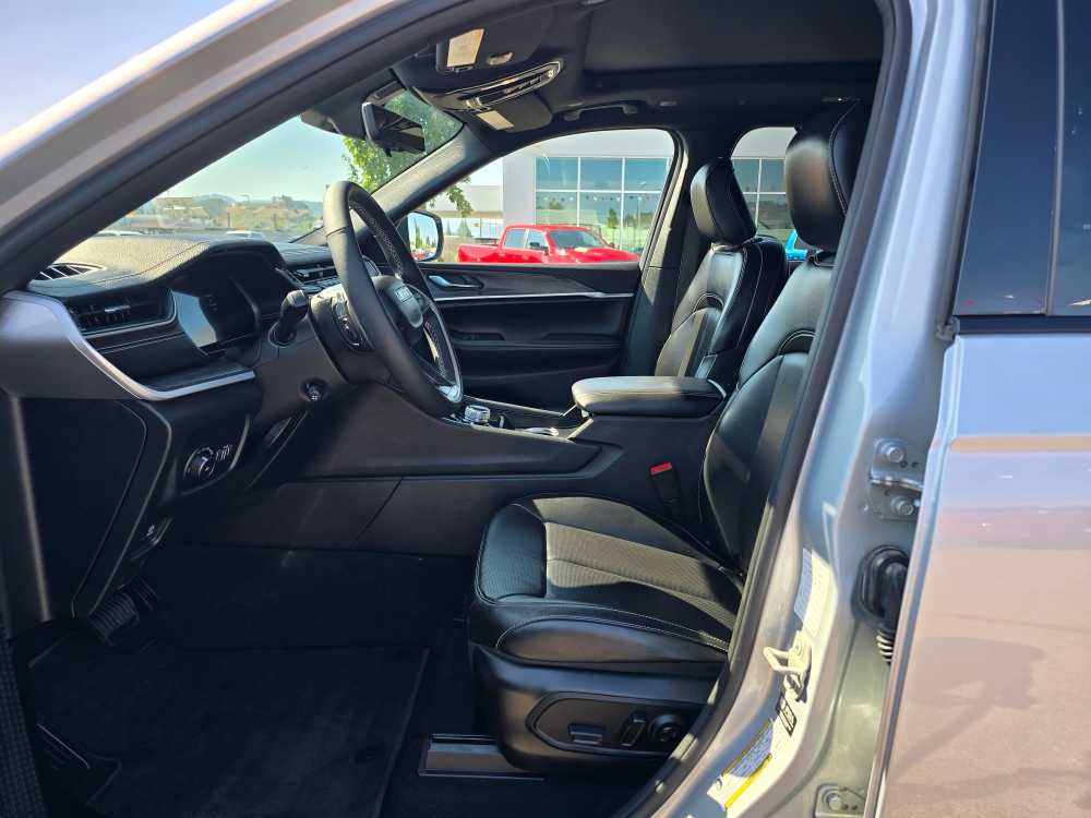 Thumbnail: 2024 Jeep Grand Cherokee L - 9