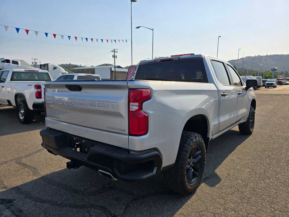 Thumbnail: 2020 Chevrolet Silverado 1500 - 3