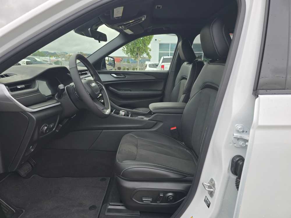 Thumbnail: 2025 Jeep Grand Cherokee - 9