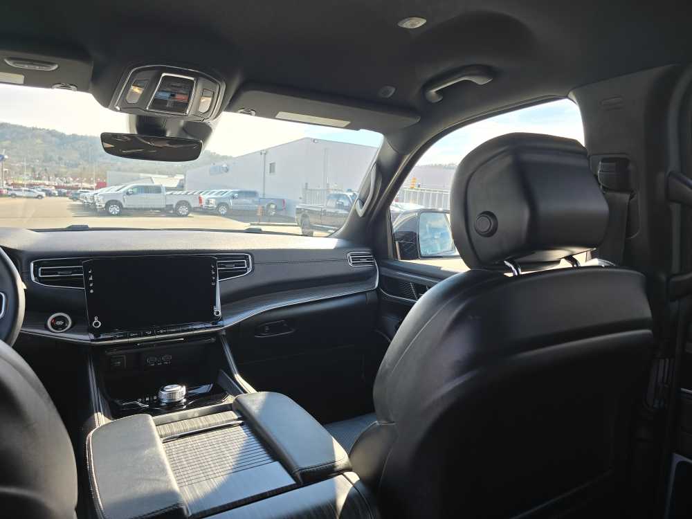 Thumbnail: 2024 Jeep Wagoneer - 14