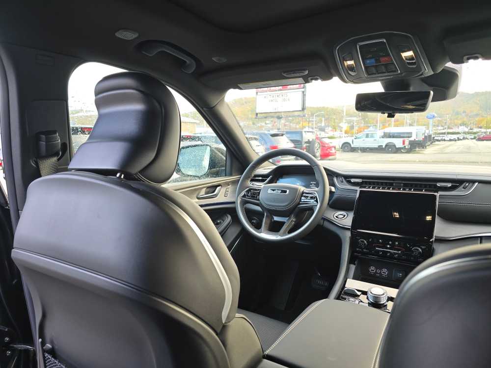 Thumbnail: 2025 Jeep Grand Cherokee - 10