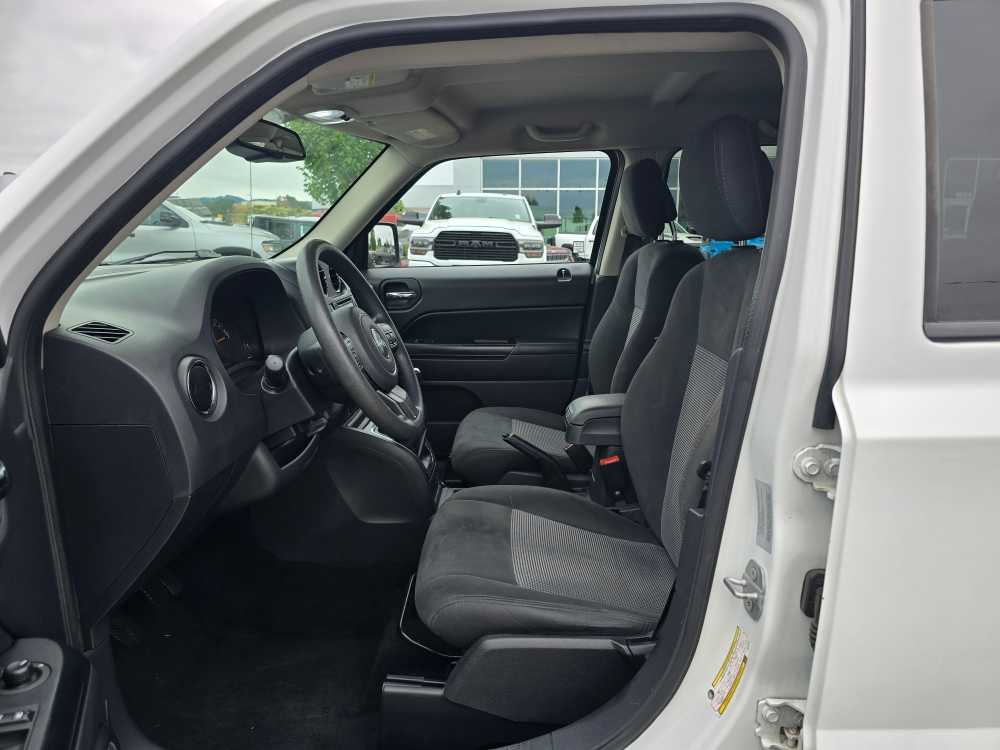 Thumbnail: 2016 Jeep Patriot - 9