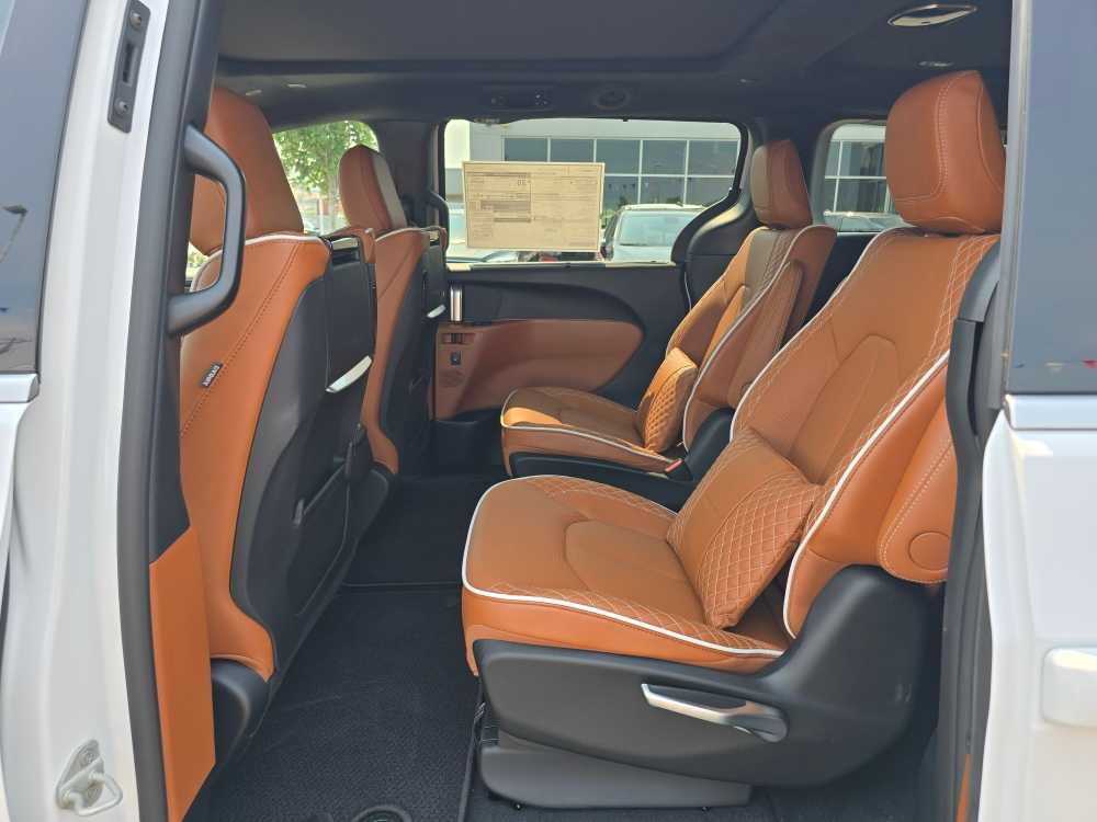Thumbnail: 2026 Chrysler Pacifica - 16