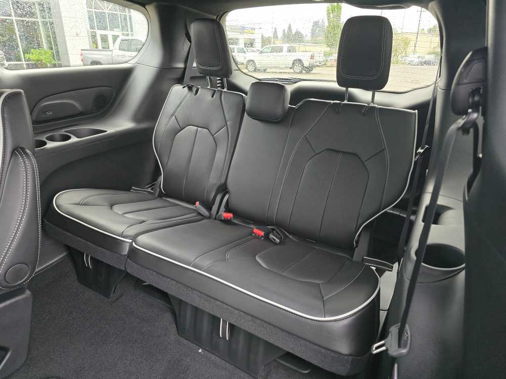 Thumbnail: 2026 Chrysler Pacifica - 17