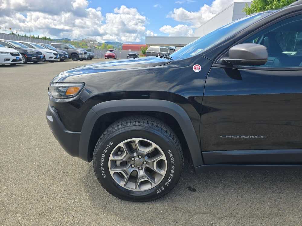 Thumbnail: 2021 Jeep Cherokee - 17