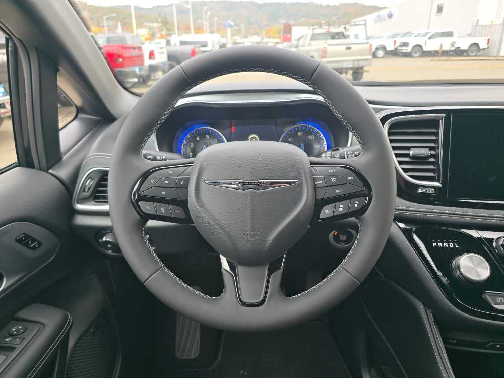 Thumbnail: 2026 Chrysler Pacifica - 11