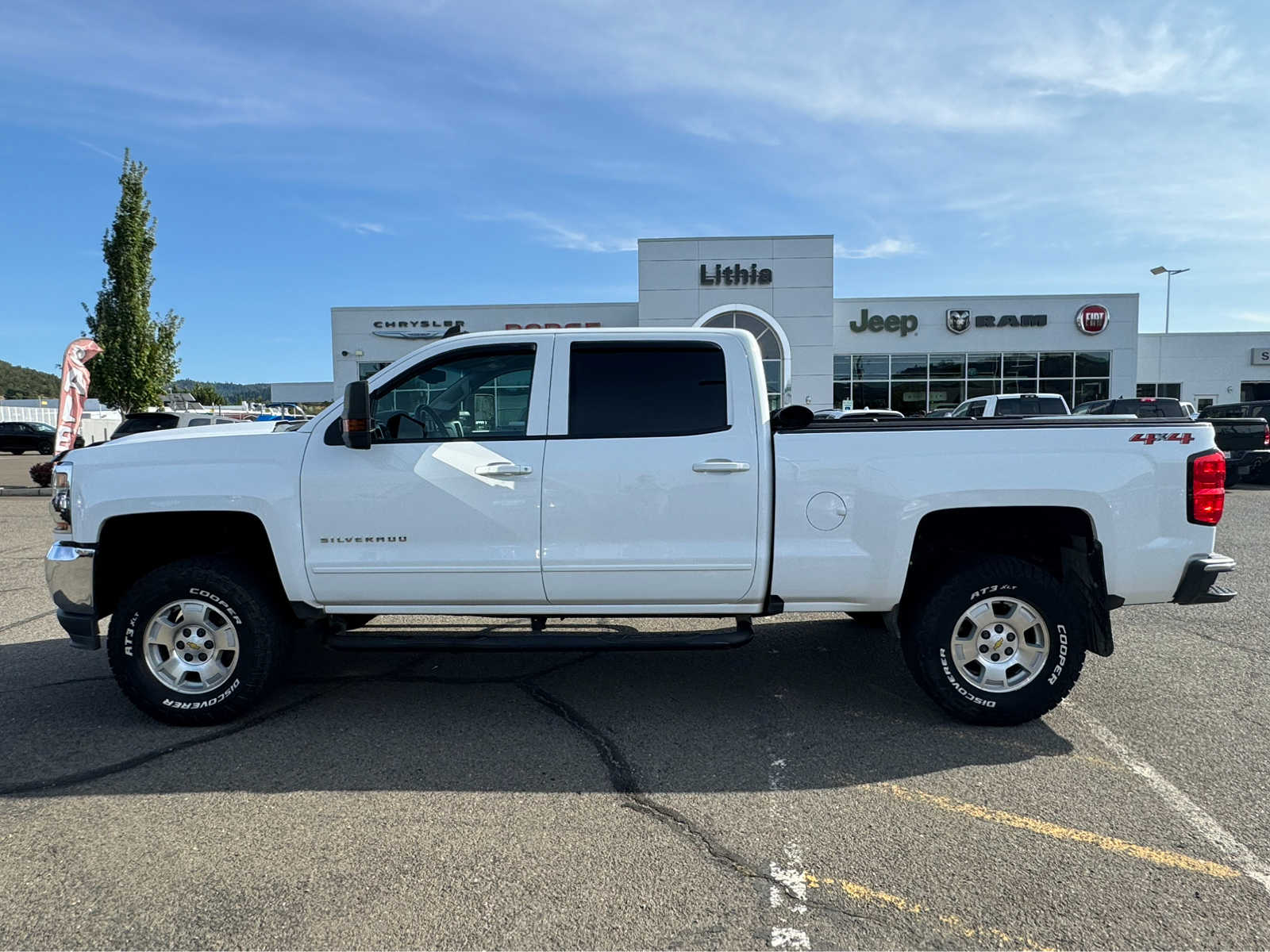 Used 2018 Chevrolet Silverado 1500 LT with VIN 1GCUKREC3JF231654 for sale in Roseburg, OR