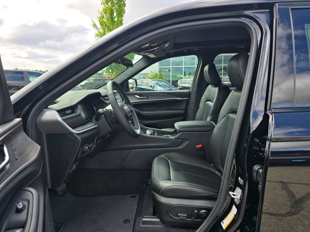 Thumbnail: 2025 Jeep Grand Cherokee - 9