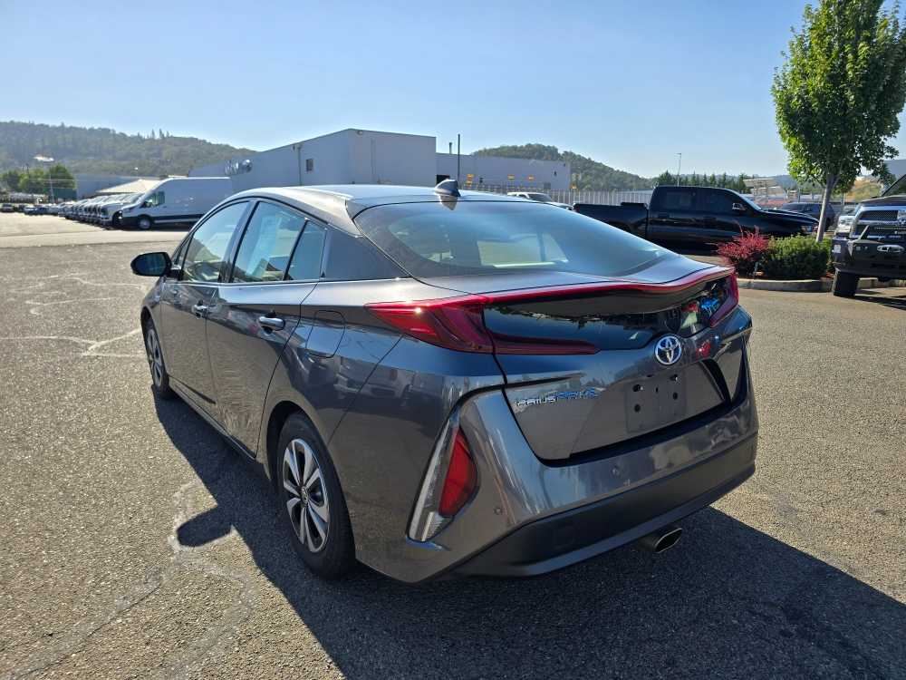 2018 Toyota Prius Prime Advanced photo 2