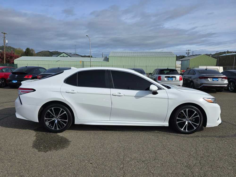 2020 Toyota Camry SE 6