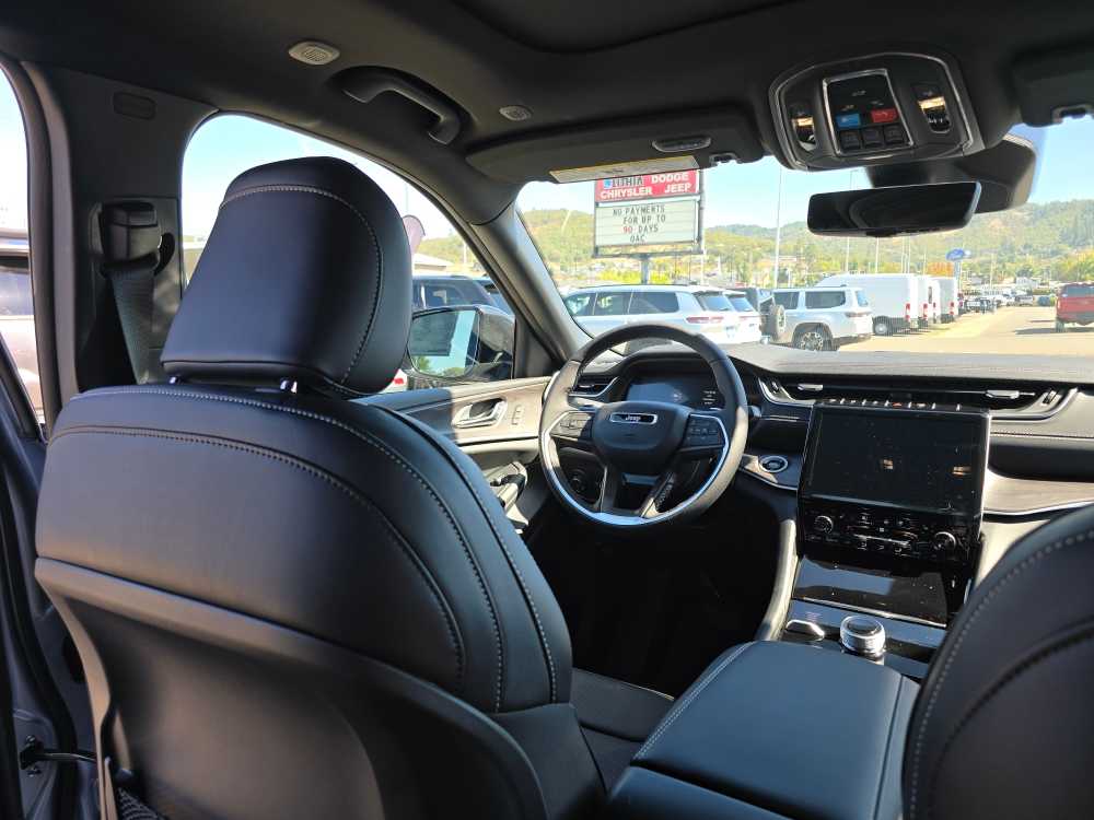 Thumbnail: 2025 Jeep Grand Cherokee - 10