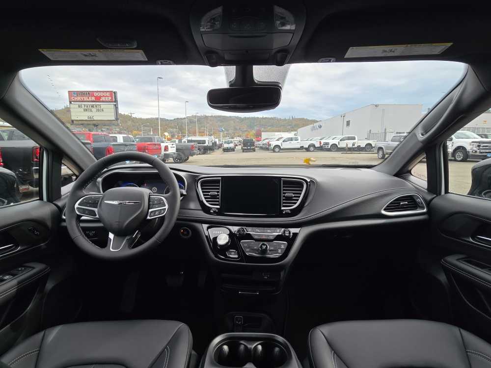 Thumbnail: 2026 Chrysler Pacifica - 15