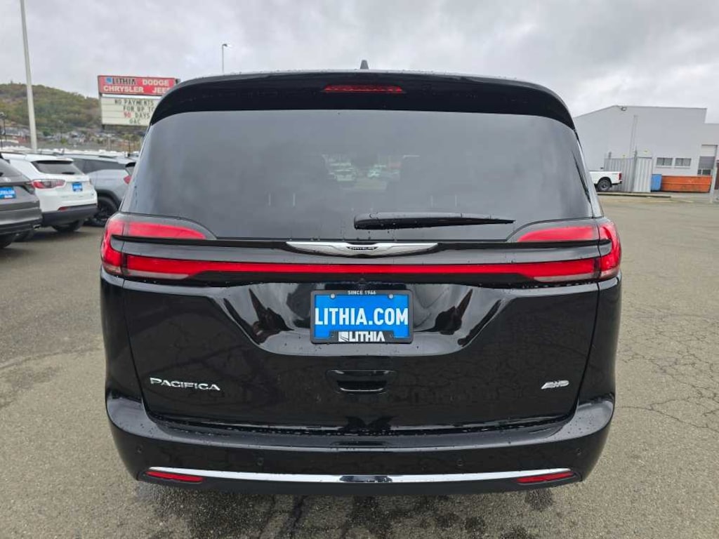 New 2026 Chrysler Pacifica Select Passenger Van