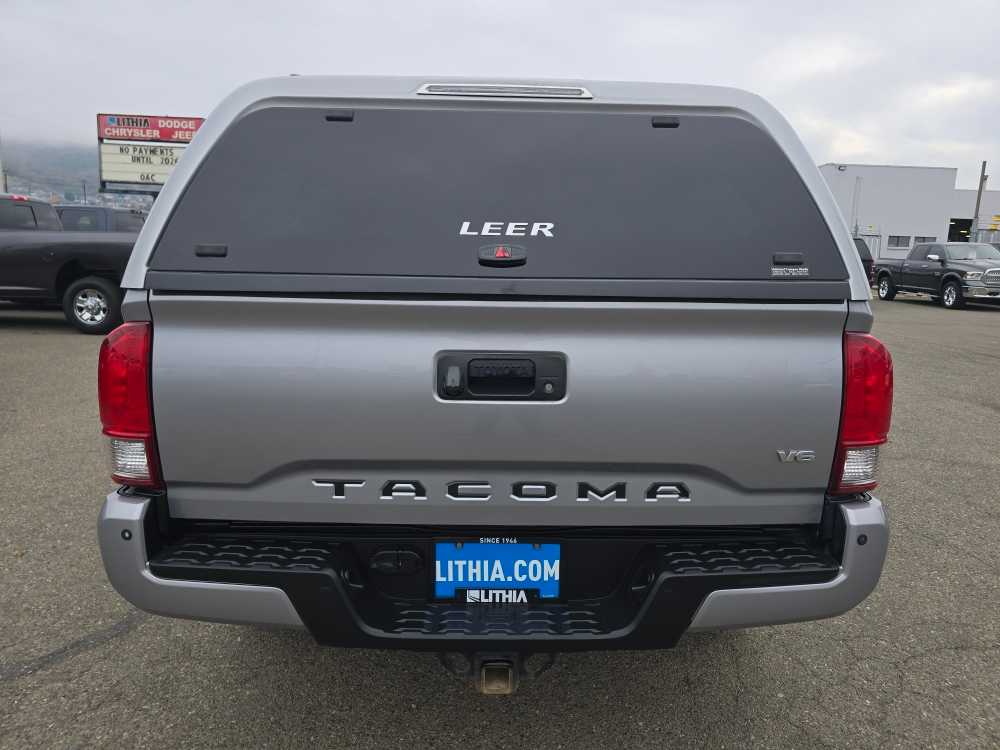 Thumbnail: 2016 Toyota Tacoma - 4