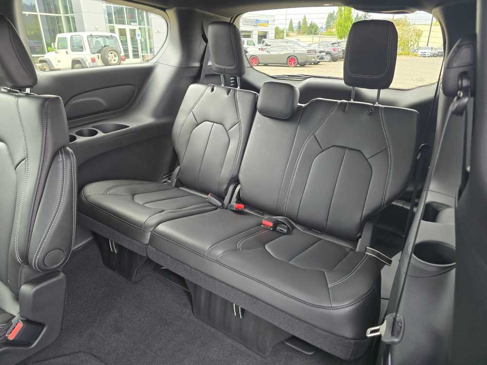 Thumbnail: 2026 Chrysler Pacifica - 17