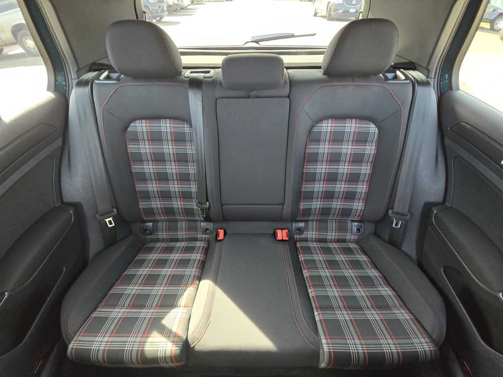 Thumbnail: 2019 Volkswagen Golf - 18