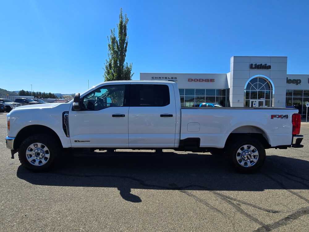 2023 Ford F-350 XLT photo 2