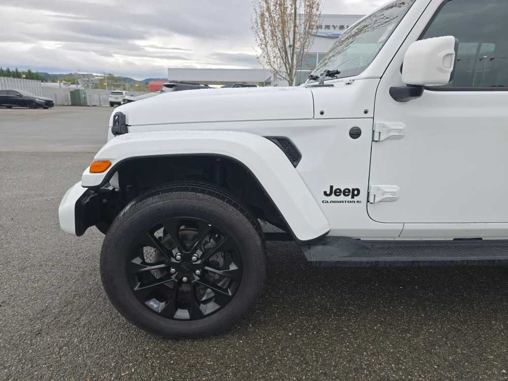 Thumbnail: 2023 Jeep Gladiator - 17