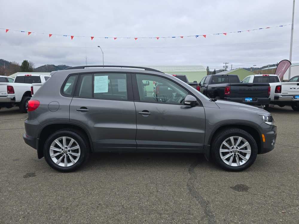 Thumbnail: 2017 Volkswagen Tiguan - 7