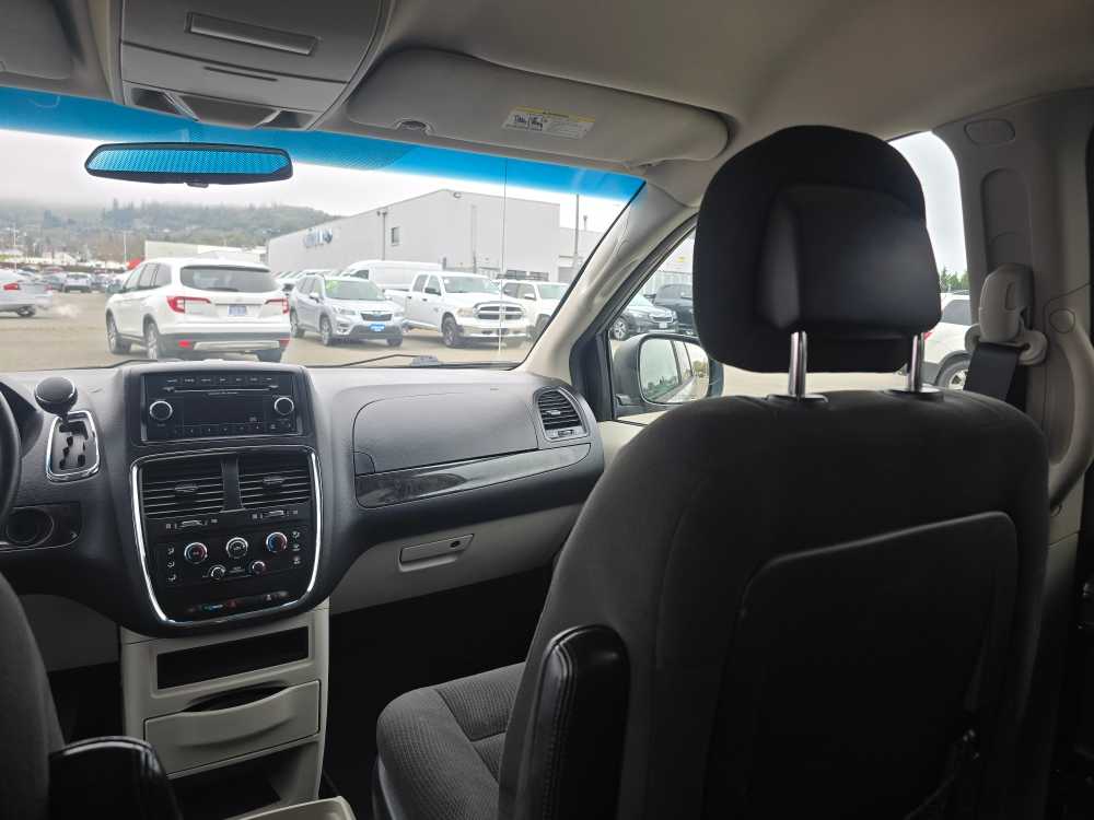 Thumbnail: 2016 Dodge Grand Caravan - 14