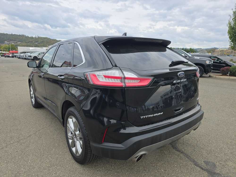 2023 Ford Edge Titanium photo 2
