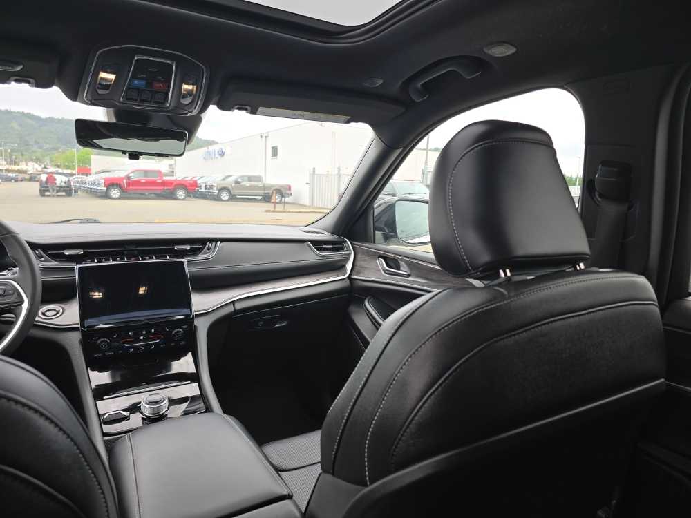 Thumbnail: 2024 Jeep Grand Cherokee - 14