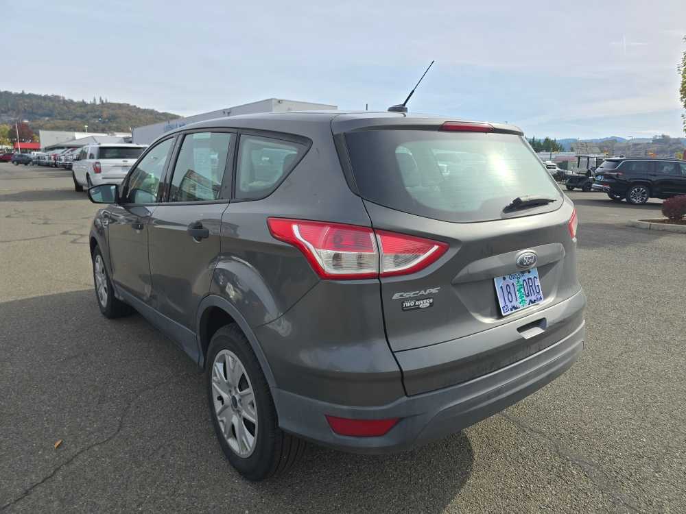 2016 Ford Escape S photo 2