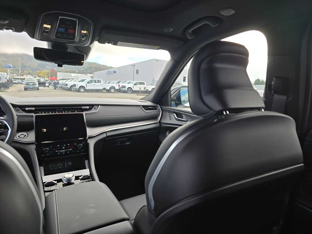 Thumbnail: 2025 Jeep Grand Cherokee - 14