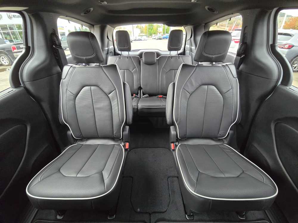 Thumbnail: 2026 Chrysler Pacifica - 18