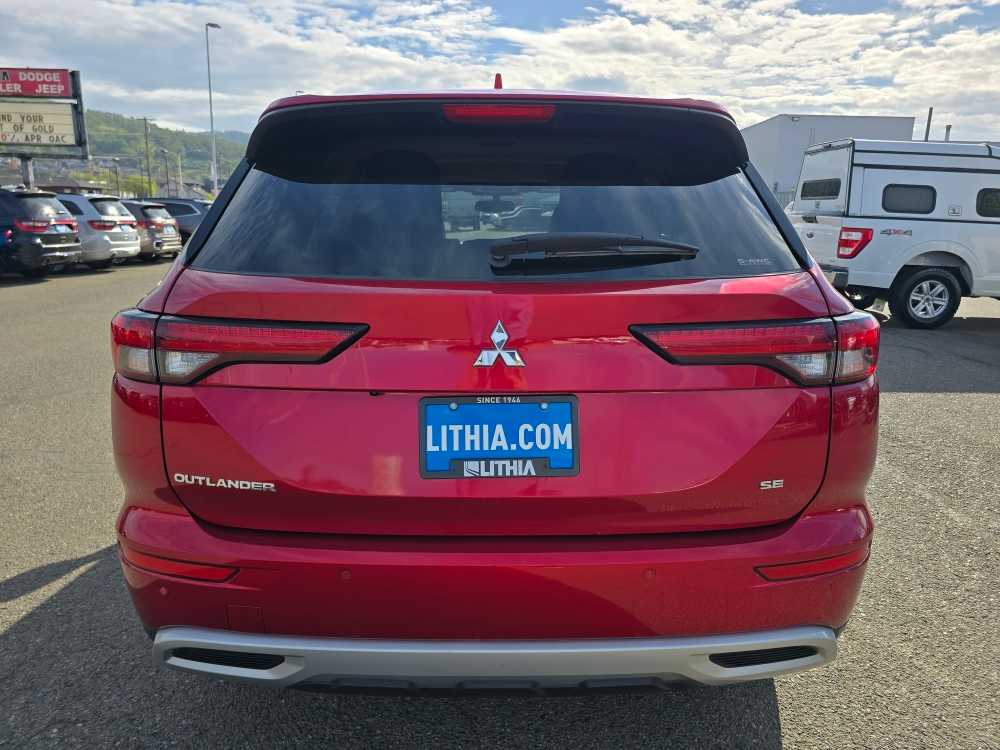 Thumbnail: 2024 Mitsubishi Outlander - 4