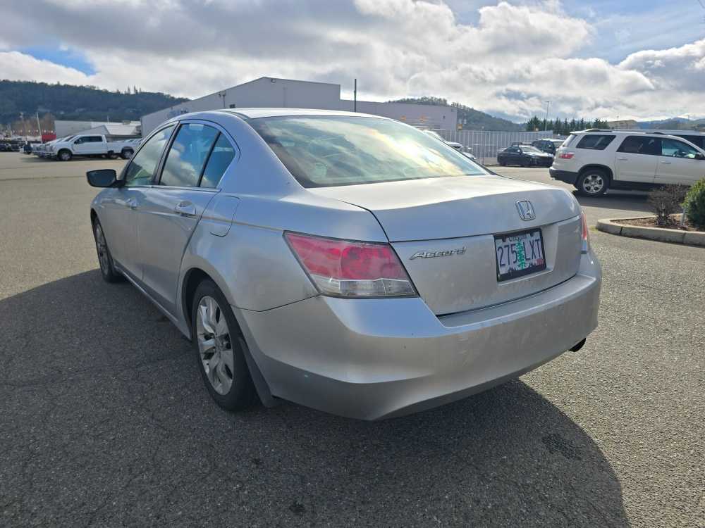 Used 2008 Honda Accord EX with VIN JHMCP26778C001079 for sale in Roseburg, OR