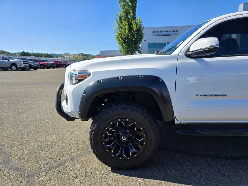 Thumbnail: 2016 Toyota Tacoma - 6