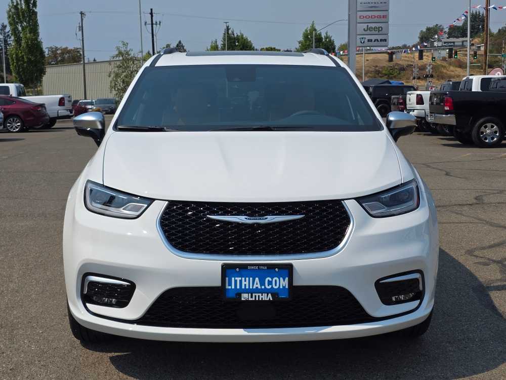 Thumbnail: 2026 Chrysler Pacifica - 8