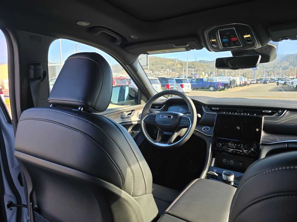 Thumbnail: 2025 Jeep Grand Cherokee L - 10