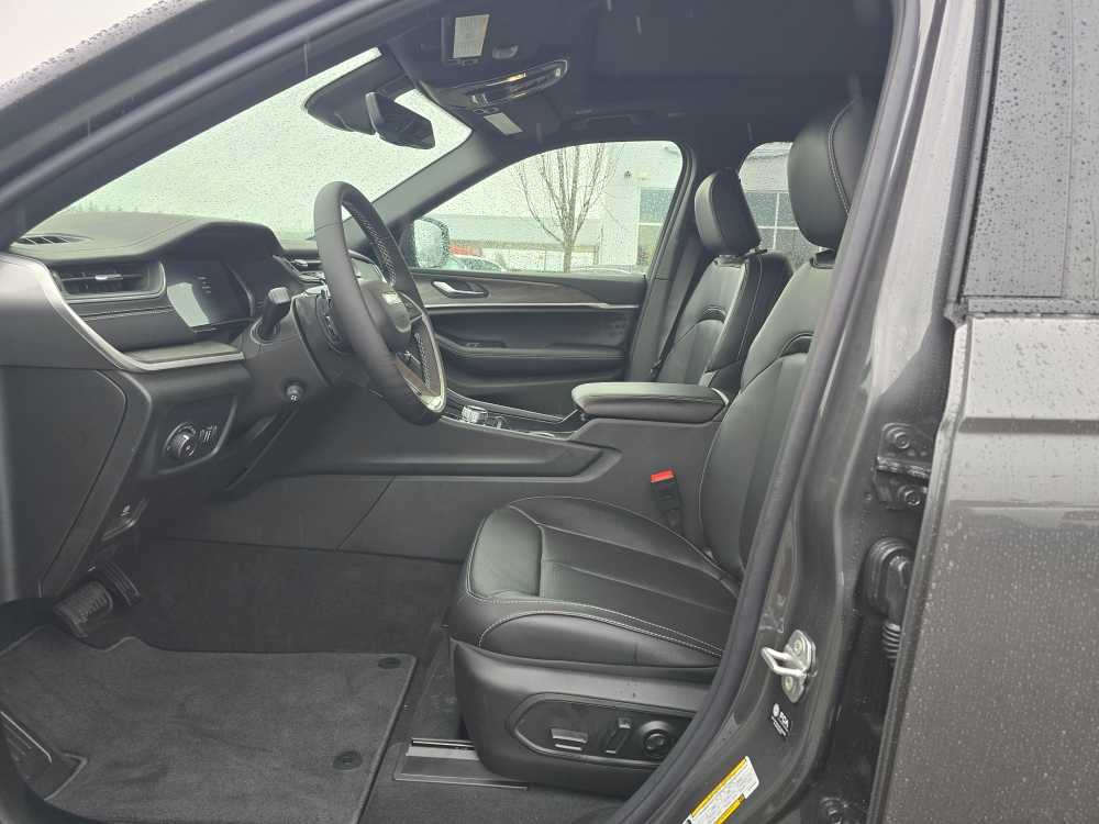 Thumbnail: 2025 Jeep Grand Cherokee L - 9