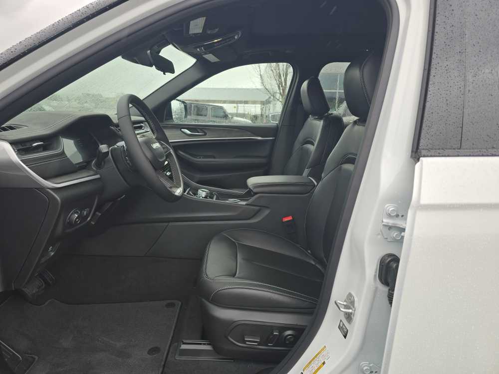 Thumbnail: 2025 Jeep Grand Cherokee L - 9