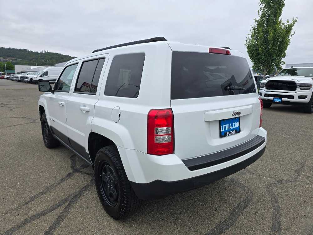 Thumbnail: 2016 Jeep Patriot - 3