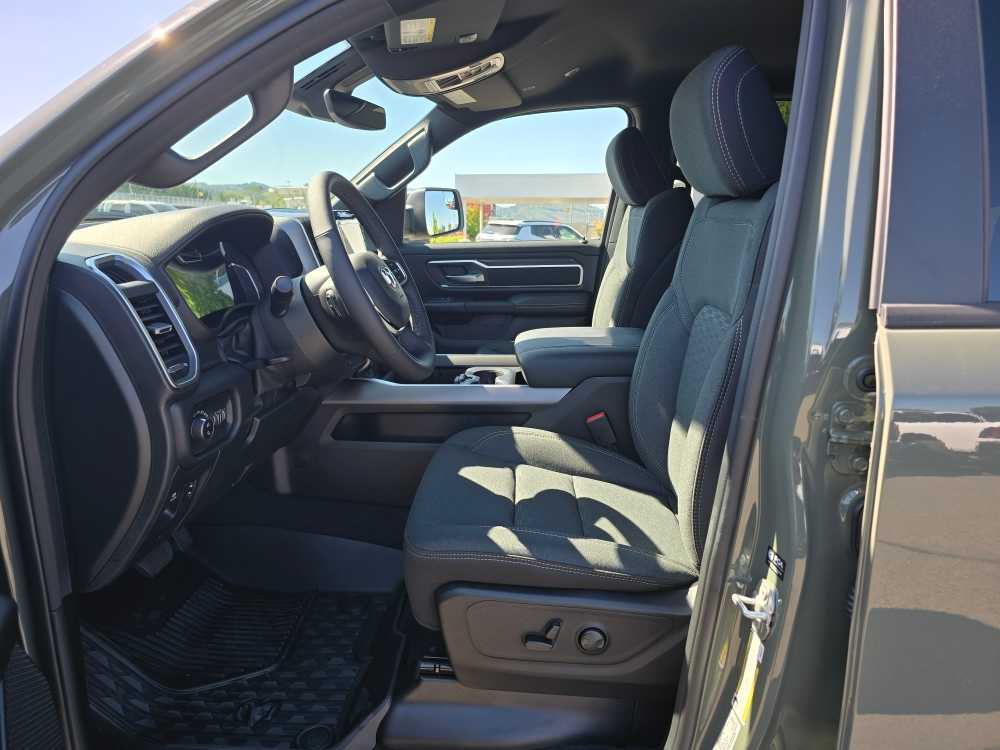 Thumbnail: 2026 RAM 1500 - 9