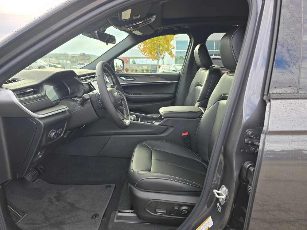 Thumbnail: 2025 Jeep Grand Cherokee - 9