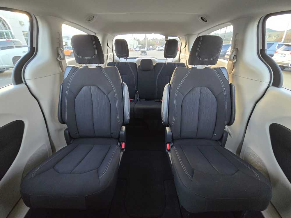 Thumbnail: 2023 Chrysler Voyager - 18