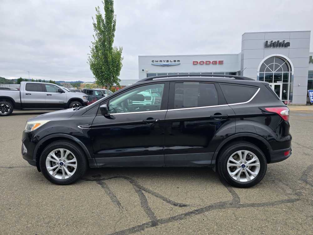 Used 2018 Ford Escape SE with VIN 1FMCU9GD2JUA43114 for sale in Roseburg, OR