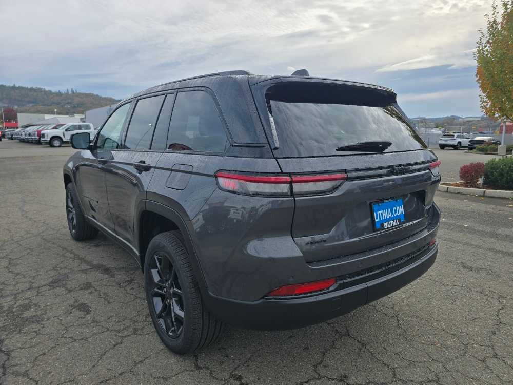 Thumbnail: 2025 Jeep Grand Cherokee - 3