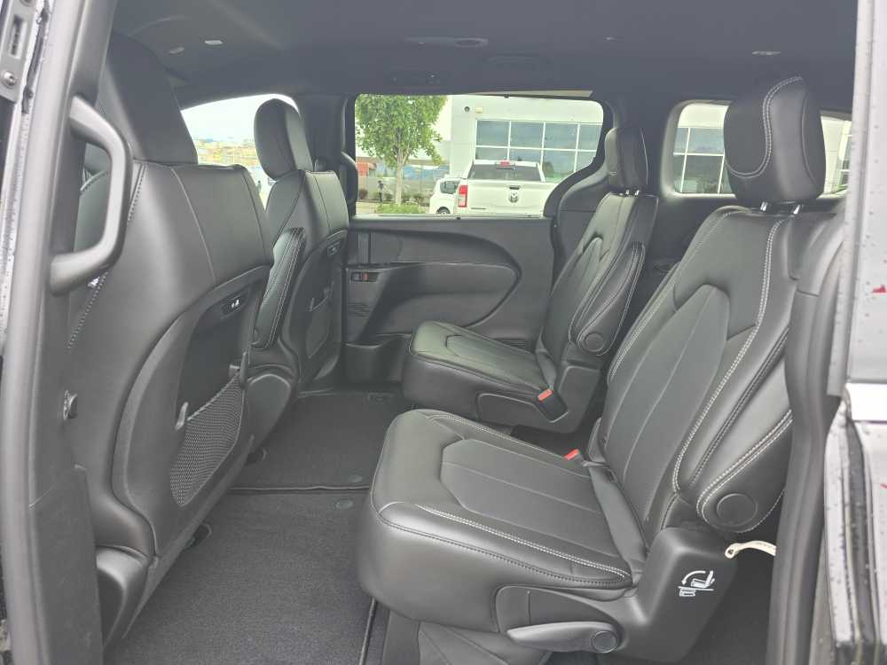 Thumbnail: 2026 Chrysler Pacifica - 16